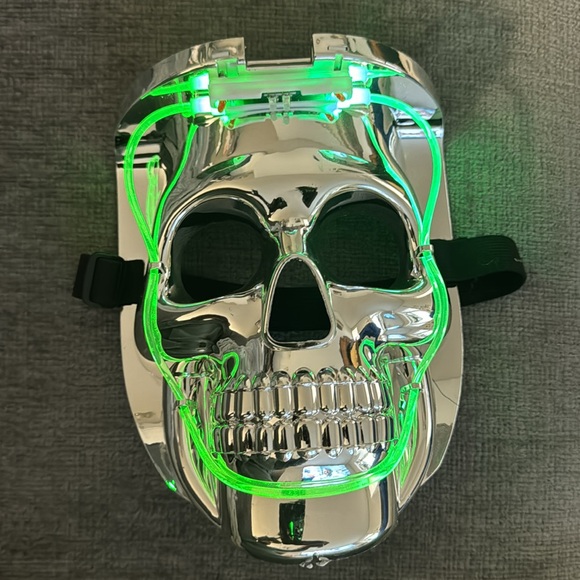 💀Metalic LED Skull Mask💀 - Picture 1 of 5